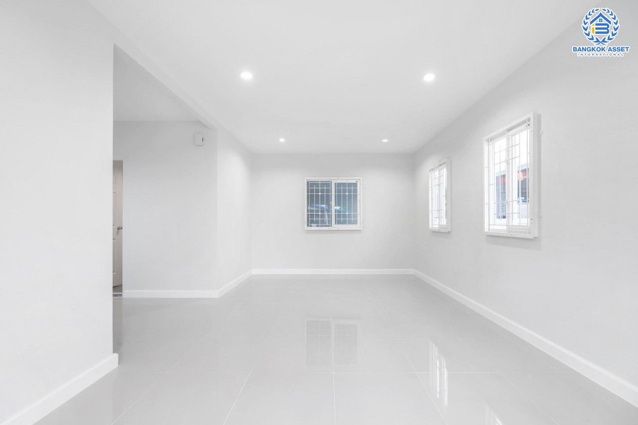 บ้านมือสองตกแต่งใหม่ ม.พฤกษาวิลเลจ11 รัตนาธิเบศร์-ราชพฤกษ์ เนื้อที่ 50 ตร.ว. ฟังก์ชั่นพร้อม 3 ห้องนอน 2 ห้องน้ำ 2 ที่จอดรถ บนทำเลศักยภาพ เข้า-ออกได้ทั้งถ.รัตนาธิเบศร์ และถ.ราชพฤกษ์ ใกล้รถไฟฟ้า "สถานีบางรักน้อยท่าอิฐ"